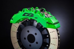 Přední brzdový kit D2 Racing pro Mercedes CLS 63 AMG C218 (11-), 12-pístkové brzdiče, plovoucí kotouče 444x36mm