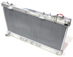 Hlinikový závodní chladič Japspeed Subaru Forester 4WD 2.0 16V (03-05)