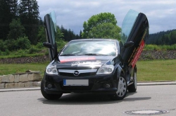 Vertikální otevírání dveří LSD Opel Tigra Twin-Top typ X-C/roadster (06/04-)