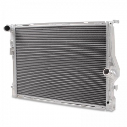 Hlinikový závodní chladič Jap Parts BMW E90 / E91 / E92 / E93 3-Series 316i-335i automat (04-13)