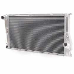 Hlinikový závodní chladič Jap Parts BMW 3-Series E90 / E92 / E93 335i/335xi/335is N54/N55 (06-13)