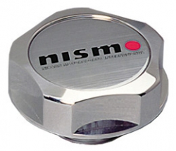 Víčko oleje s nápisem Nismo pro vozy Nissan