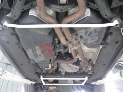 Rozpěrná tyč Ultra Racing Porsche Cayenne 958 3.0 V6 4WD (10-) - zadní spodní