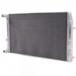 Hlinikový závodní chladič Jap Parts Seat Cordoba / Ibiza 1.2/1.4/1.6/2.0 + 1.9SDI/1.4/1.9TDI (01-09)