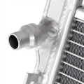 Hlinikový závodní chladič Jap Parts BMW E90 / E91 / E92 / E93 3-Series 316i-335i automat (04-13)