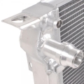 Hlinikový závodní chladič Jap Parts Audi A4 / A5 / A6 / S4 / S6 / Q3 / Q5 1.8/2.0 TFSi/TDI (07-)