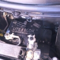 Karbonový držák autobaterie Liteblox pro Nissan GT-R R35 (07-17)