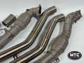 Downpipes se sportovními katalyzátory a středové díly MTC Motorsport Audi S6 / S7 C7 4G / S8 D4 4.0 TFSI V8 (12-19)