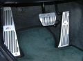 Pedály ProRacing pro BMW 3-Series E46 / E90 / E91 / E92 / E93 / F30 / F31 / GT F34 s logem M technik - automatická převodovka - stříbrné